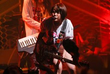 中尊寺まい（Vo, G）（撮影：にしゆきみ）