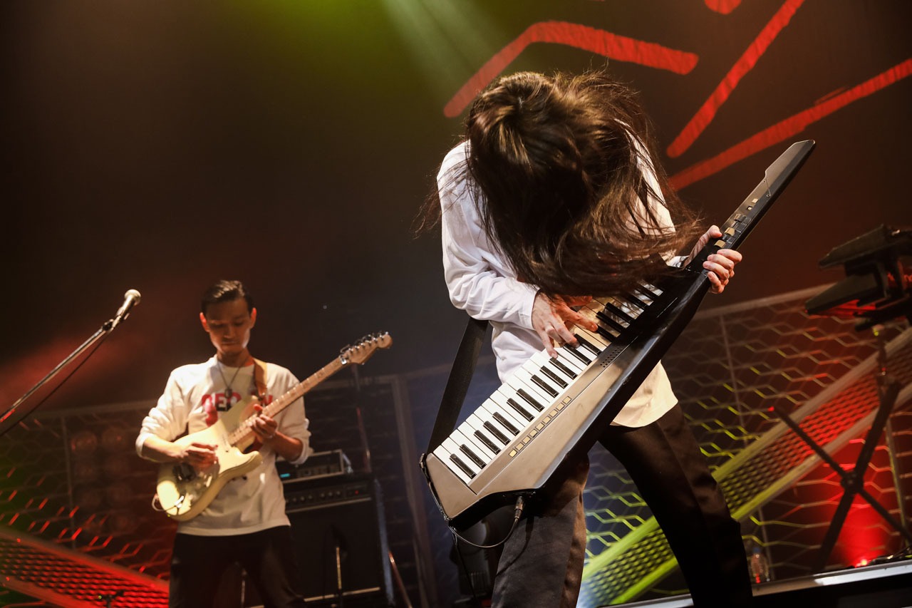 左からポリネシアン・キヨII世（G）、舐める派JAPAN（Key）。（撮影：にしゆきみ）