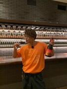 以前ブログに載せたものと微妙に違うカット！北海道ロケにて、様々なワイナリーに行き、ワインを沢山飲んだ日。photo by マネージャー。（写真提供：RIKU）