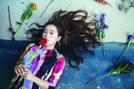 Wakana「Wakana Covers ～Anime Classics～」初回限定盤フォトブック掲載カット