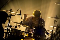 森瑞希（Dr）（Photo by Takeshi Yao）