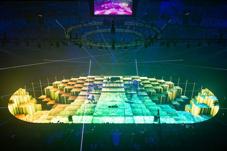 RADWIMPS「15th Anniversary Special Concert」の様子。（Photo by Takeshi Yao）