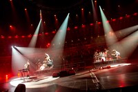 RADWIMPS「15th Anniversary Special Concert」の様子。（Photo by Takeshi Yao）