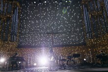 本日11月27日に開催されたオンラインライブ「Aimer Live at Anywhere 2020 in Christ Shinagawa Church」の様子。