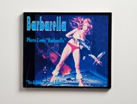 1993年にリバイバル上映された際に制作された映画「バーバレラ」のパンフレット（当時の配給は日本ヘラルド映画 ）。小西康陽、岡崎京子、町山智浩がエッセイを寄稿している。