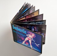映画「バーバレラ」パンフレット。フィルムのスチルを使用した絵本型となっている。