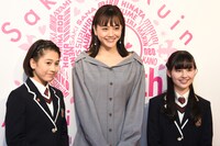 左から野中ここな、松井愛莉、白鳥沙南。