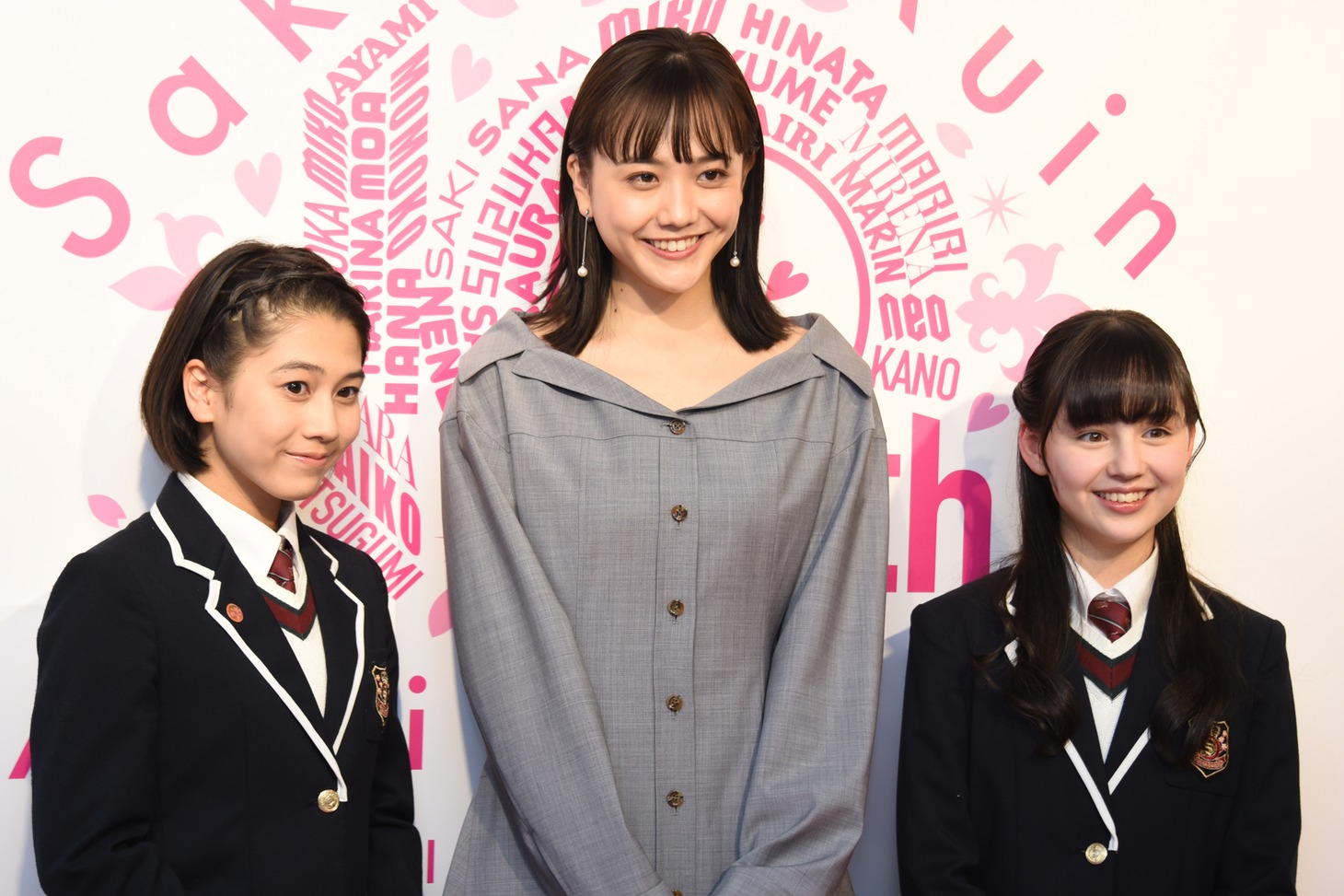 左から野中ここな、松井愛莉、白鳥沙南。