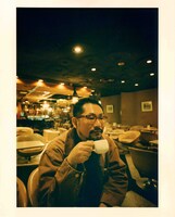 1994年の川勝正幸。雑誌「BRUTUS」1994年6月1日号の大阪特集「大阪、ええんちゃう。」のときのひとコマ。撮影は川勝と懇意にしていた写真家の故・野村浩司。