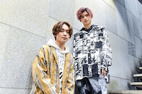 ドラマ「恋する母たち」のオフショット。左から宮世琉弥、さなり。