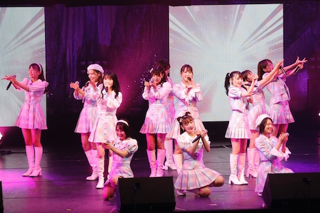 =LOVE「WINTER TOUR『You all are "My ideal"』」東京・TOKYO DOME CITY HALL公演の様子。(写真提供:代々木アニメーション学院)