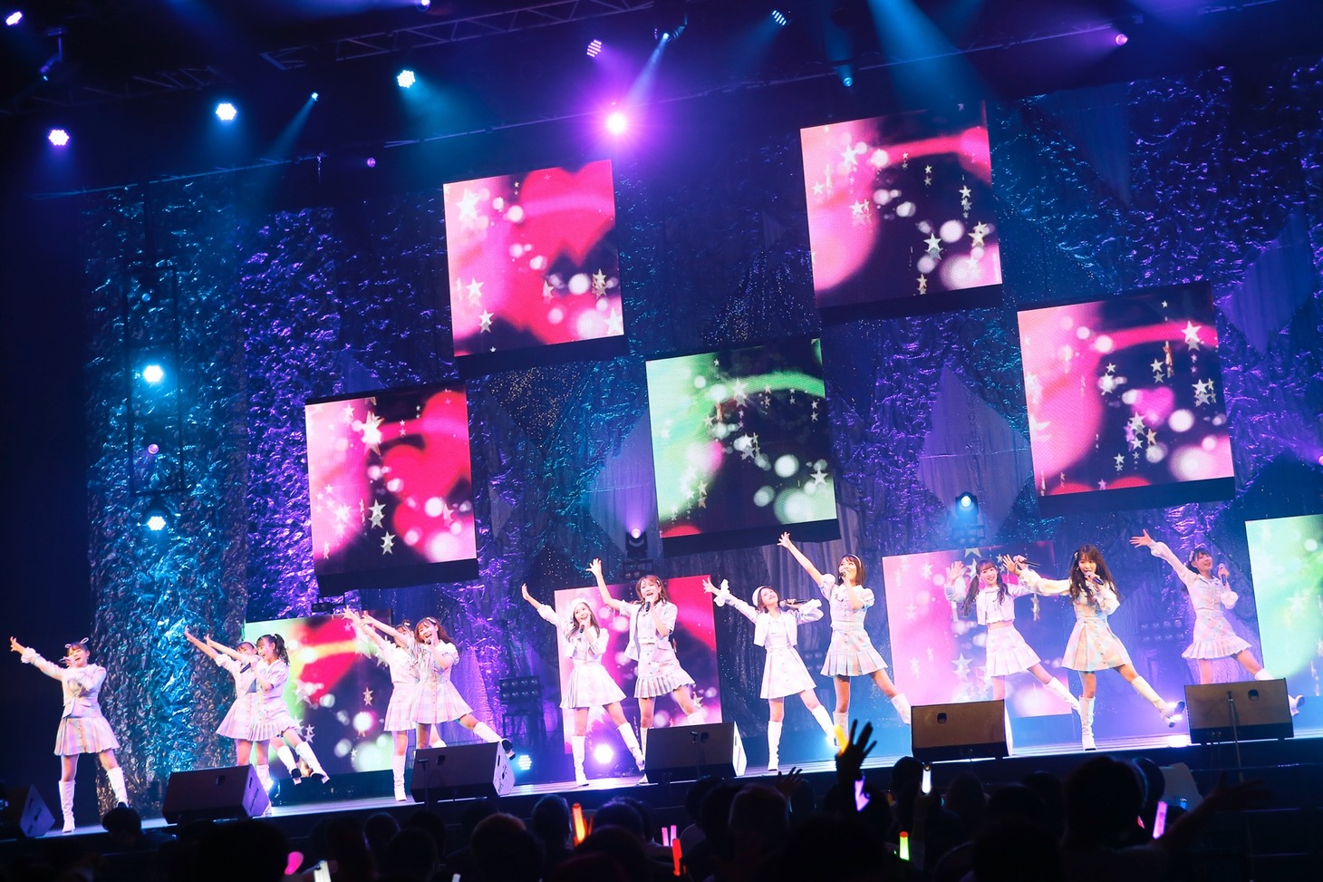 =LOVE「WINTER TOUR『You all are "My ideal"』」東京・TOKYO DOME CITY HALL公演の様子。（写真提供：代々木アニメーション学院）