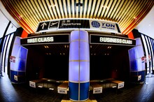 04 Limited Sazabys「YON EXPO'20」“搭乗”口の様子。（撮影：瀧本JON...行秀）