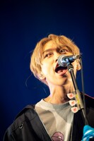 GEN（B, Vo）（撮影：ヤオタケシ）