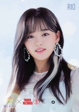 NiziU×タワーレコードコラボキャンペーンポスターデザイン（RIO Ver.）