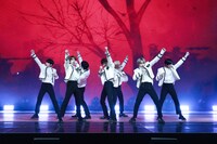 「Given-Taken」を披露するENHYPEN。（写真提供：BELIFT LAB）