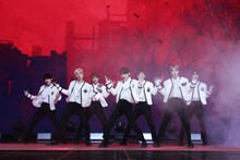 「Given-Taken」を披露するENHYPEN。（写真提供：BELIFT LAB）