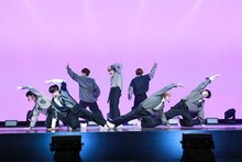 「Let Me In (20 CUBE)」を披露するENHYPEN。（写真提供：BELIFT LAB）