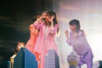 ももいろクローバーZ「PLAY!」の様子。（提供：EVIL LINE RECORDS）