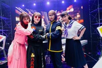 「あんた飛ばしすぎ!!」の衣装を身にまとったももいろクローバーZ。（撮影：上飯坂一）