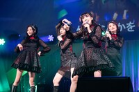 新曲「Hello, Goodbye」を披露する東京女子流。