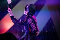 新曲「Hello, Goodbye」を披露する東京女子流。