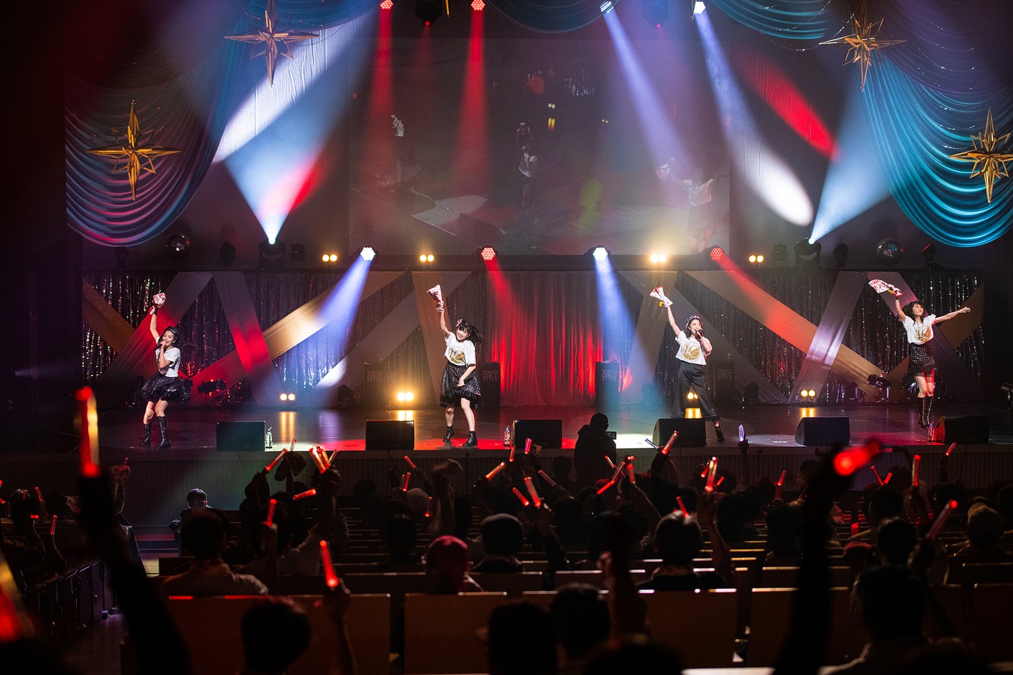 「東京女子流 10th Anniversary Live～＊キミニオクル＊～」の様子。