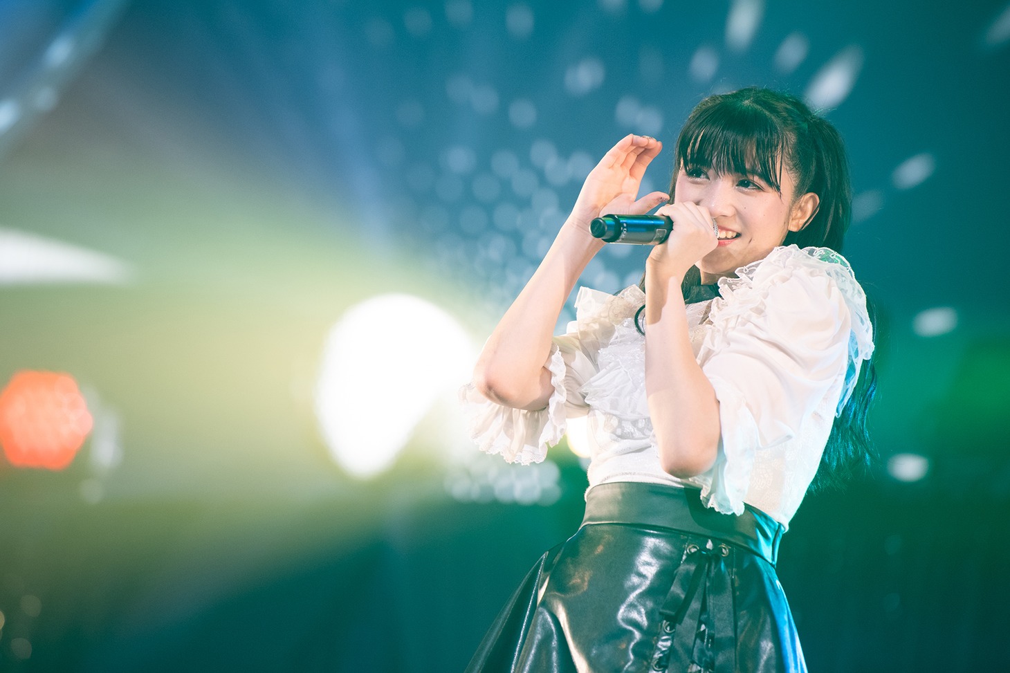 新井ひとみ
