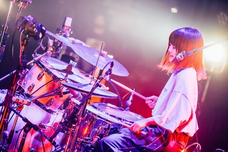 せとゆいか（Dr, Cho）（撮影：日吉“JP”純平）