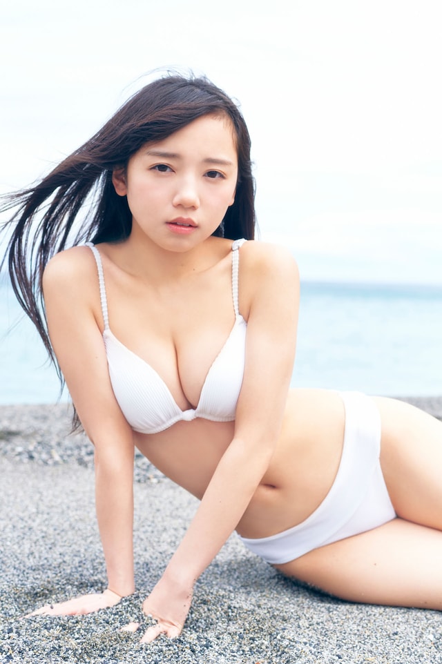「齊藤京子1st写真集 とっておきの恋人」より。（撮影：岡本武志）