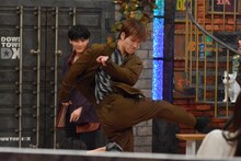 JO1の金城碧海と豆原一成。(c)読売テレビ