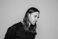 ニック・ユーイング