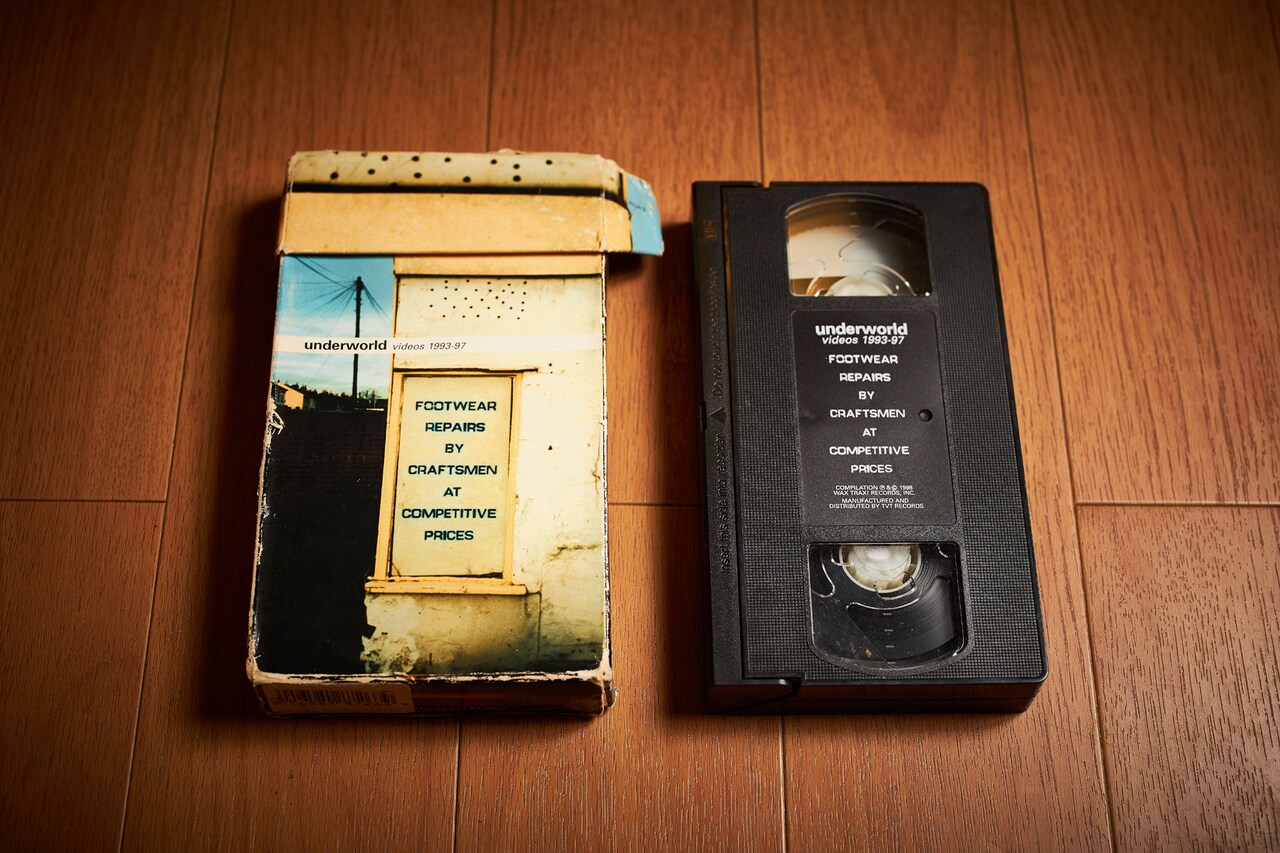 和田の私物のUnderworld「Footwear Repairs By Craftsmen at Competitive Price」VHS。