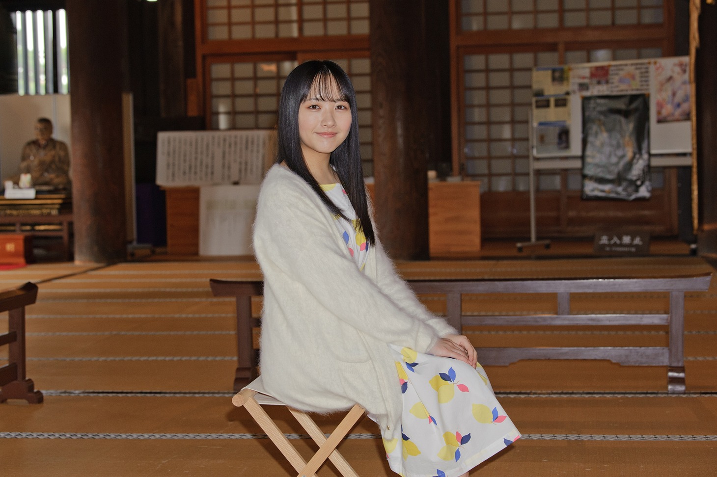 東京・護国寺で写真集のベストセラー祈願を行う石田千穂（STU48）。