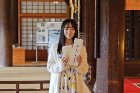 東京・護国寺で写真集のベストセラー祈願を行った石田千穂（STU48）。