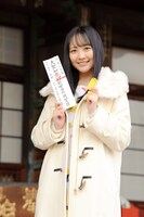 東京・護国寺で写真集のベストセラー祈願を行った石田千穂（STU48）。