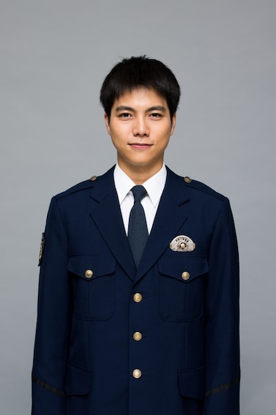 出馬求久を演じる重岡大毅。