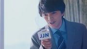 「アキュビュー」新テレビCM「調査員篇」より。