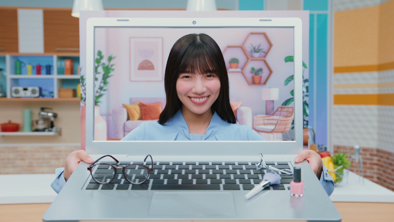 「アキュビュー」新テレビCM「料理番組篇」より。