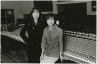 23年前の竹内まりや（左）と広末涼子（右）。