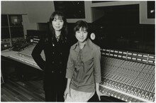 23年前の竹内まりや（左）と広末涼子（右）。