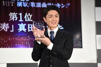 「2020 年間 USEN HIT 演歌/歌謡曲ランキング」首位を獲得した真田ナオキ。