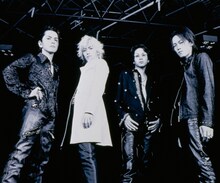 1999年当時のL'Arc-en-Cielのアーティスト写真。