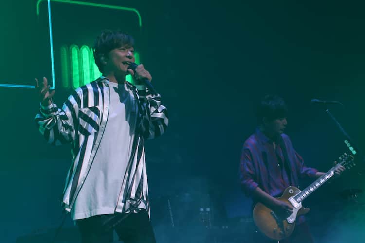 ポルノグラフィティ 初の配信ライブで1年3カ月ぶりにファンと再会 全盛期はこれからです ライブレポート 写真8枚 音楽ナタリー