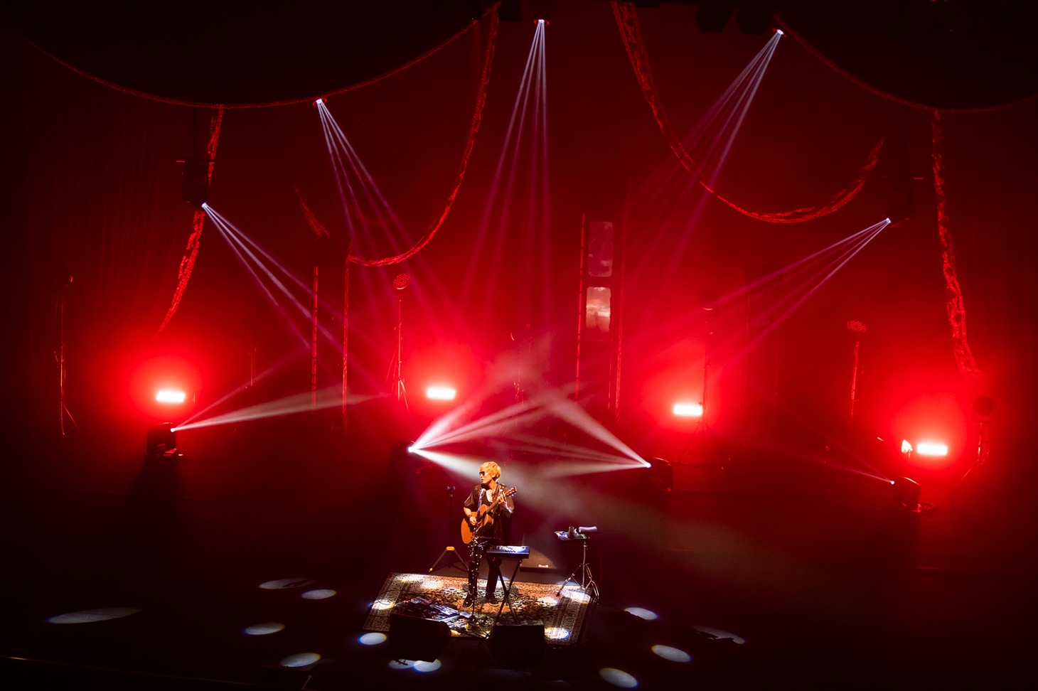 「Hitori Sugar Tour 2020 -セトリ再現ライブ-Supported by J-WAVE Mercedes-Benz THE EXPERIENCE」より。（撮影：田中聖太郎・渡邊玲奈［田中聖太郎写真事務所］）