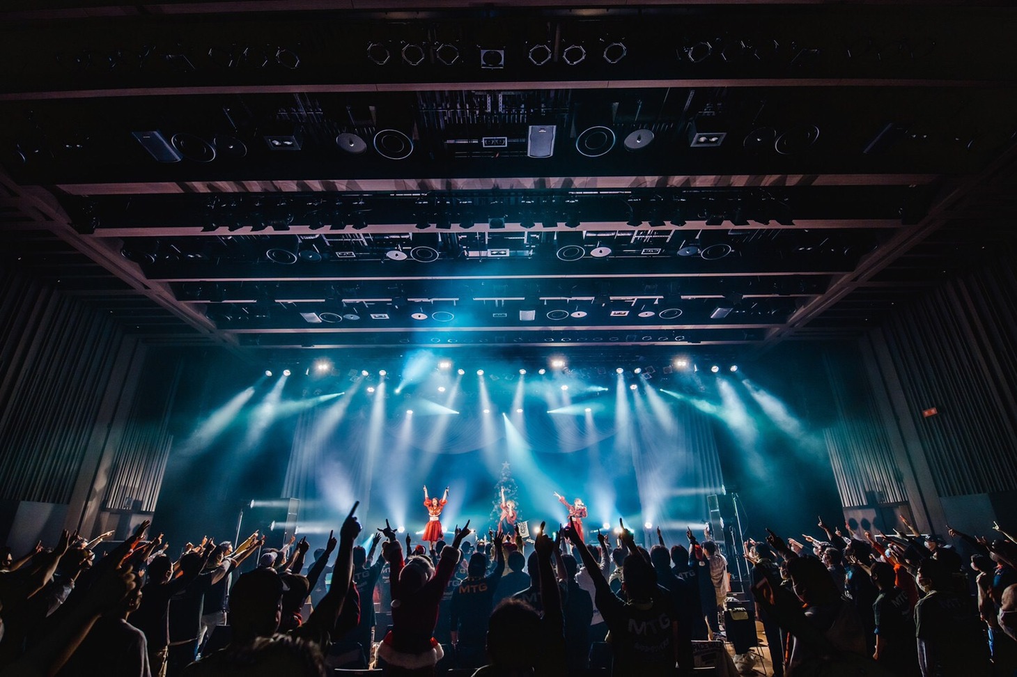 本日12月6日に開催された有観客ワンマンライブ「あゆみクリパまき2020」の様子。（Photo by mao）