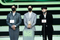 「2020 Mnet ASIAN MUSIC AWARDS (MAMA)」で受賞の喜びを語るDAY6。(c)CJ ENM Co., Ltd, All Rights Reserved.