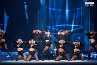 「2020 Mnet ASIAN MUSIC AWARDS (MAMA)」のステージでパフォーマンスを披露するHwa sa。(c)CJ ENM Co., Ltd, All Rights Reserved.