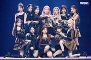 「2020 Mnet ASIAN MUSIC AWARDS (MAMA)」のステージでパフォーマンスを披露するIZ*ONE。(c)CJ ENM Co., Ltd, All Rights Reserved.
