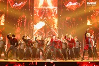 「2020 Mnet ASIAN MUSIC AWARDS (MAMA)」のステージでパフォーマンスを披露するStray Kids。(c)CJ ENM Co., Ltd, All Rights Reserved.